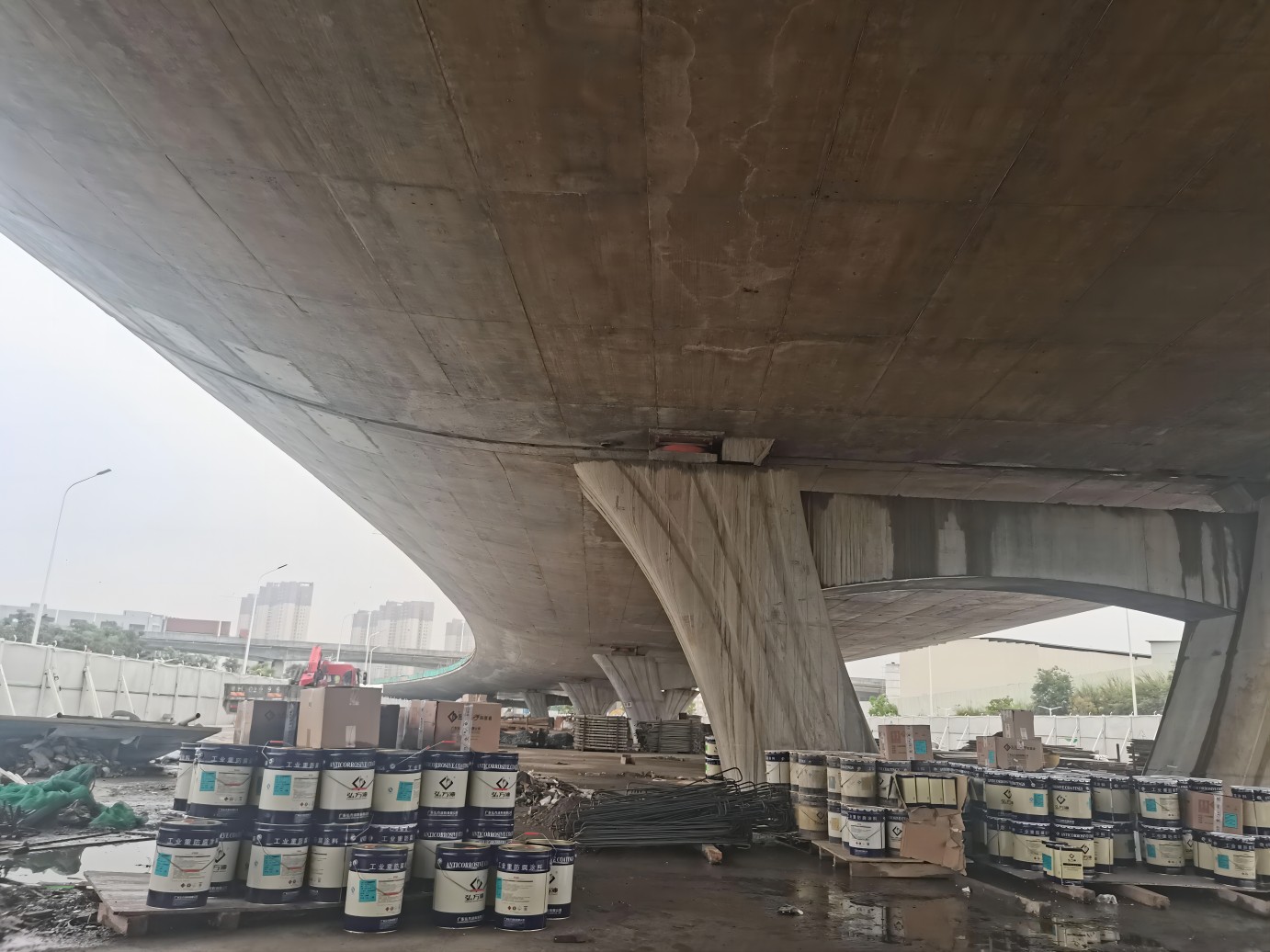 抗堿環(huán)氧封閉底漆對(duì)混凝土防腐有什么作用？