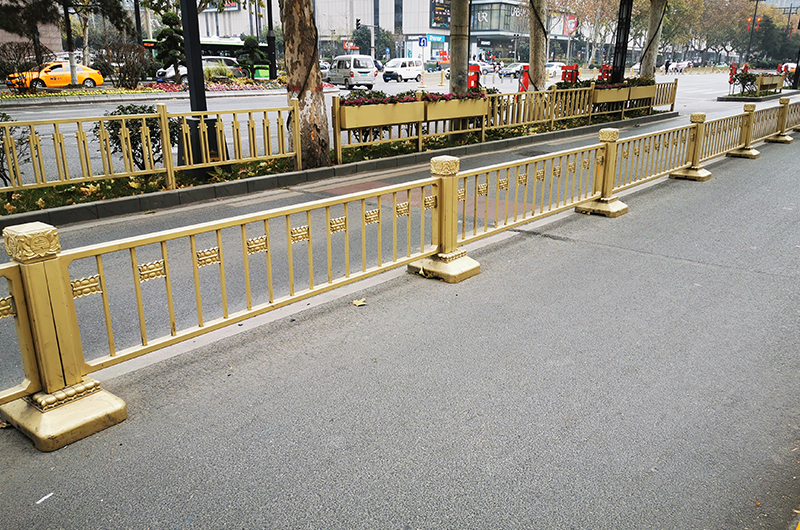 金色護欄.jpg